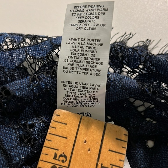 Karen Kane Bell Sleeve Lace Top Size Small Women’s in Blue - Picture 9 of 10